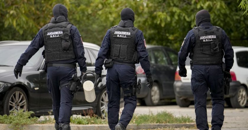 Rumen polisi insan kaçakçılığıyla suçlanan Andrew Tate’in evine baskın düzenledi