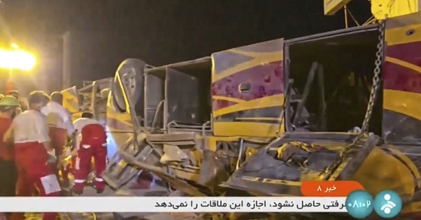İran’da Pakistanlı hacıların bulunduğu otobüs kaza yaptı: 28 kişi öldü, 23 kişi yaralandı