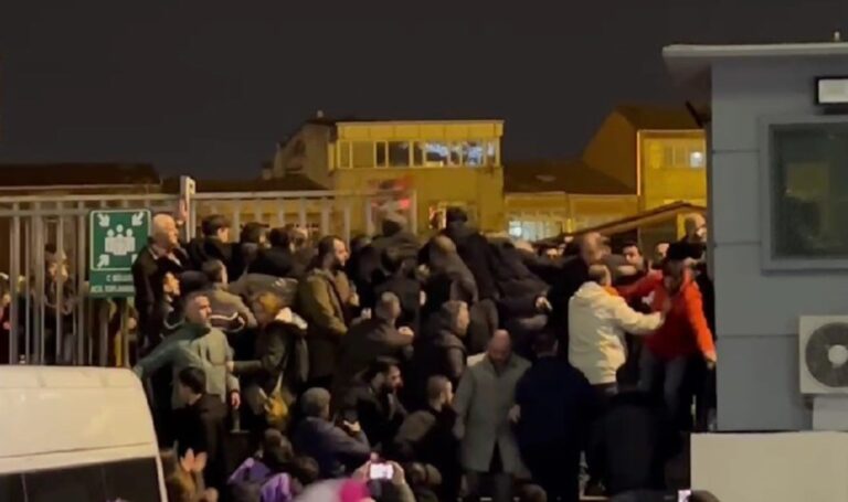 Zafer Partisi’lilerin bekleyişi devam ediyor: Kapıyı zorladılar, kavga çıktı! – Türkiye’den son dakika haberleri