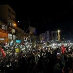 İzmir öğrencilerinin İmamoglu protestosu: “Bu karanlıktan vazgeçmiyoruz” – Türkiye Haberlerini Kırma