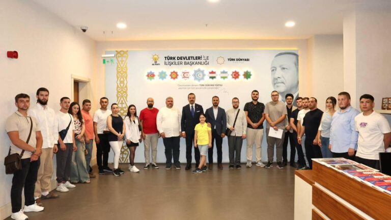 Kürhad Zorlu Azerbaycan ve Bulgaristan’dan öğrencileri kabul etti