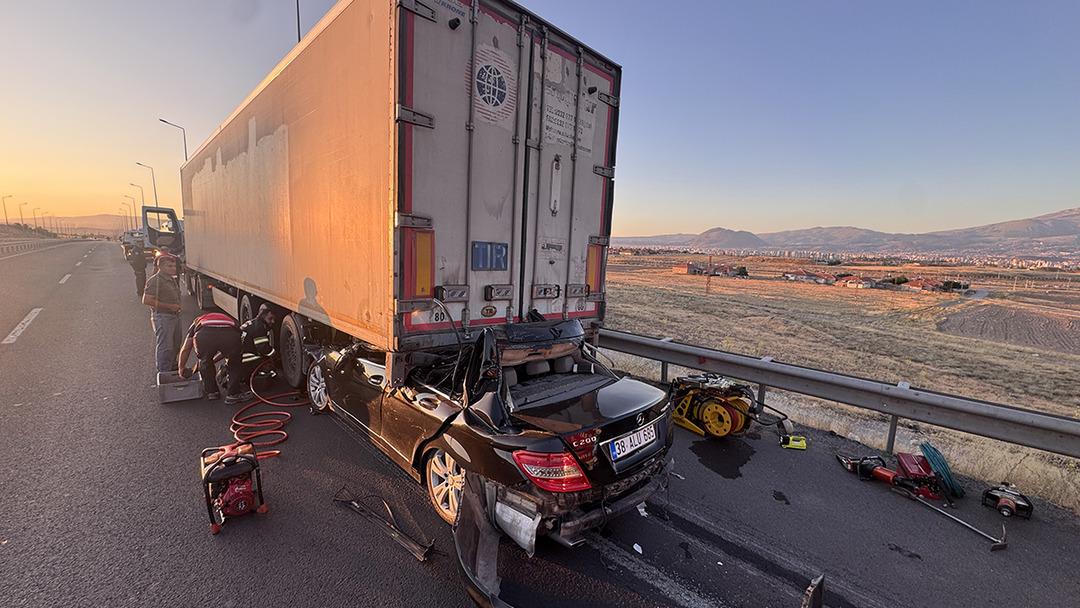 Kayseri'de inanılmaz bir kaza! Lüks araç yıkıldı, sürücü korkunç öldü 4