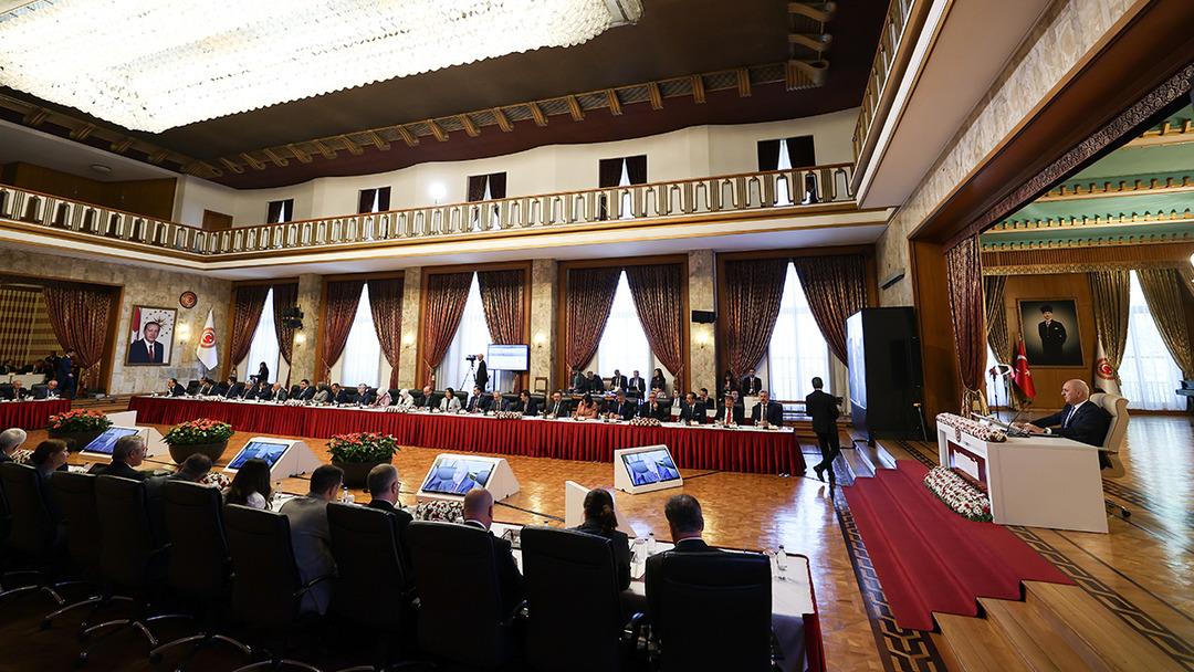 Komisyonda gündemi oluşturacak ipuçları! Her şeyden önce, Hikmet Çetin sonra Bülent Aririnç bombayı patlattı: