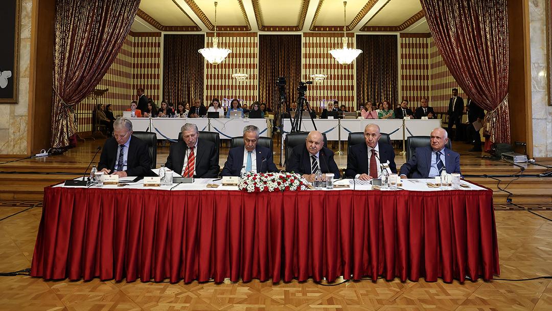 Komisyonda gündemi oluşturacak ipuçları! İlk Hikmet Çetin Yani Bülent Aririnç bombayı patlattı: