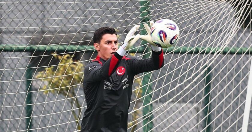 Berke Özer izinsiz milli takım sahasını terk etti! Genç kaleciden açıklama…
