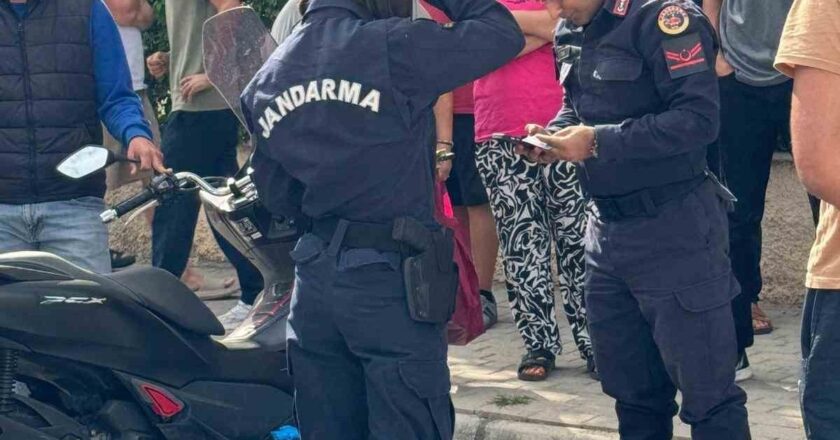 Alanya’da boşanma aşamasında olan eşini sokakta yaraladı.