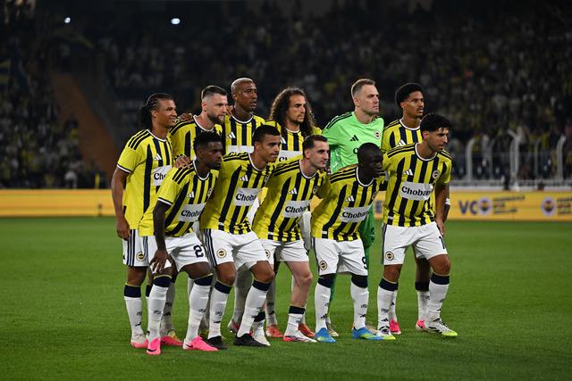 Fenerbahçe’nin galibiyeti sonrası yazarlardan dikkat çeken yorum: “Rakiplerin canına okur”