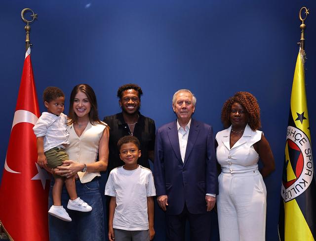 Fenerbahçe Fred’e veda etti! Aziz Yıldırım: “Sen artık bu ailenin bir parçasısın”